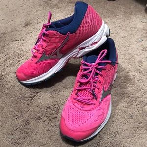 Mizuno Wave Rider 21 - Breast Cancer Awareness